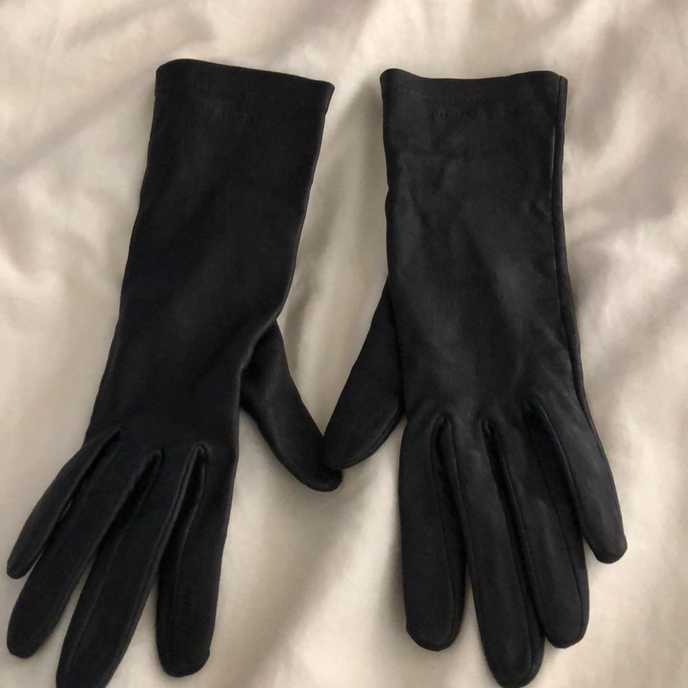 Burberry black leather gloves